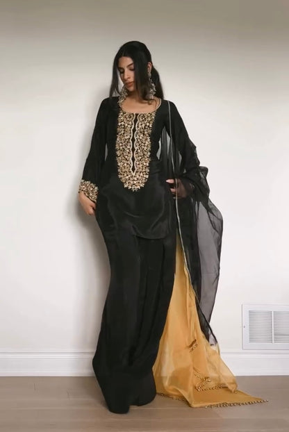 🌟 “Black Magic – Dazzle with Golden Elegance”