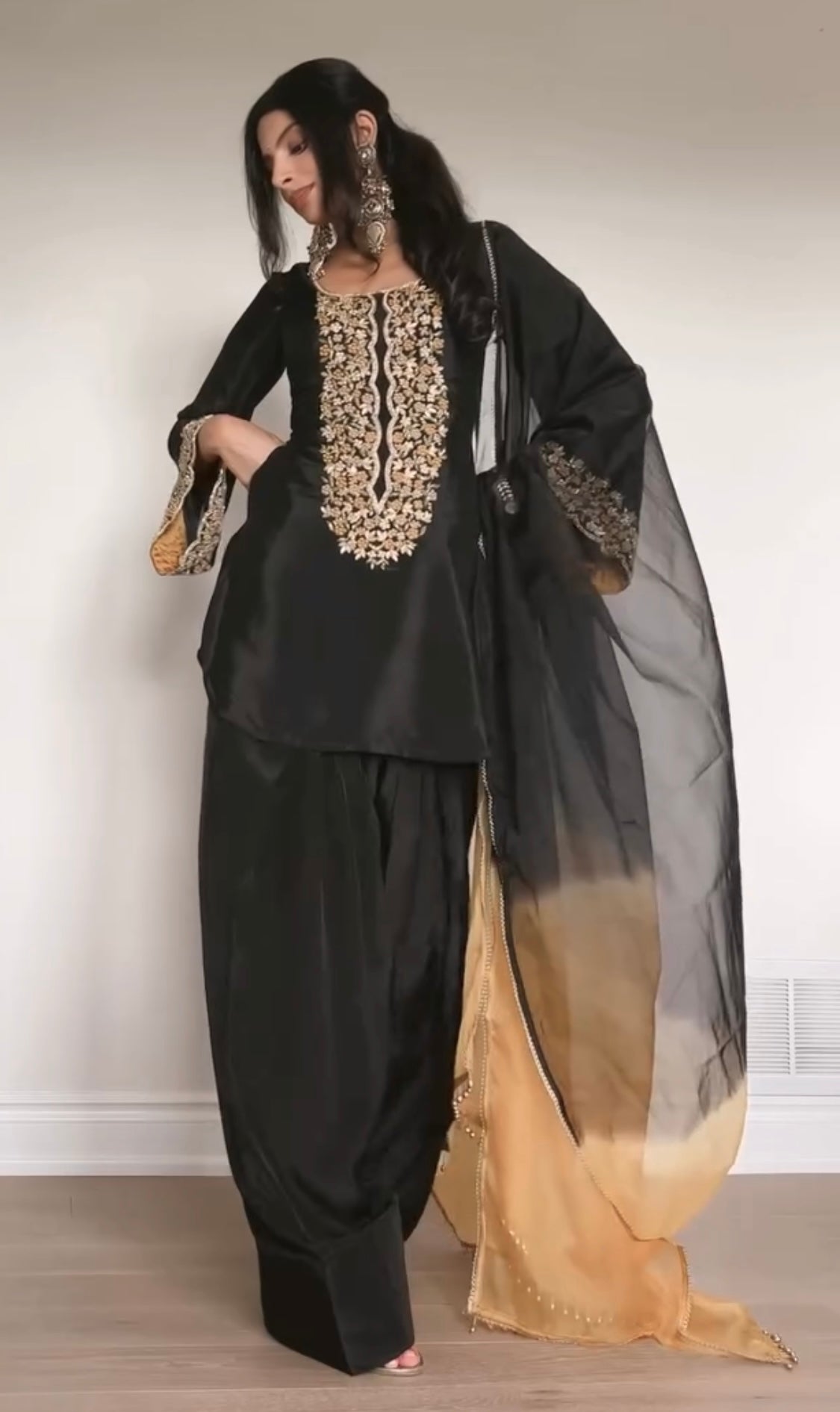 🌟 “Black Magic – Dazzle with Golden Elegance”