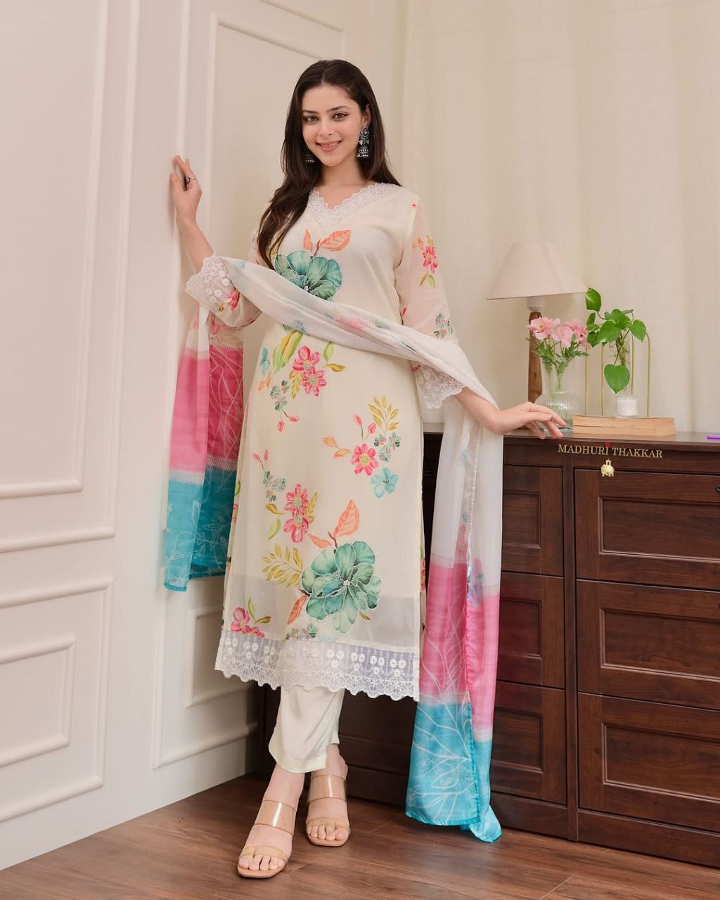 Effortlessly Elegant: Floral Printed Kurta Set With Pastel Dupatta